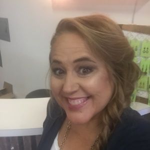 Meet your Posher, Deedee